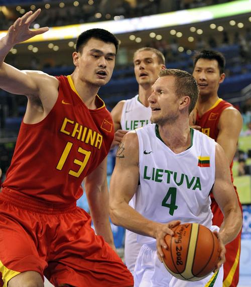 中国男篮vs立陶宛的相关图片